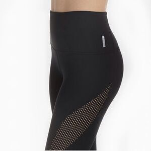 🆕 ZELLA High Rise Black Leggings!